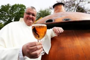 Leia mais sobre o artigo Monges belgas encontram receita de cerveja medieval perdida h\á 224 anos