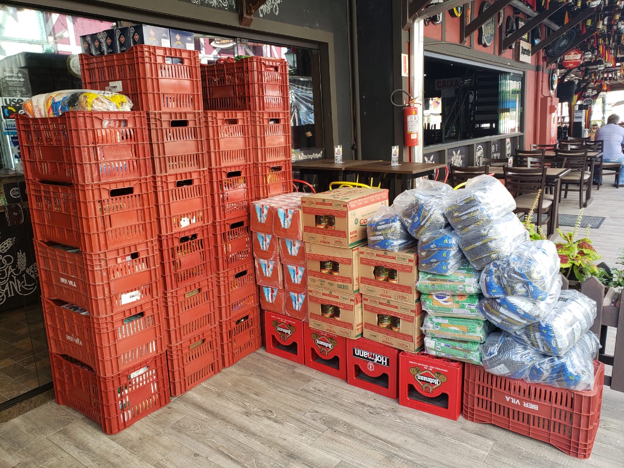 No momento, você está visualizando Bier Vila: Arrecadação de 464 quilos de alimentos e 499 litros de leite e óleo