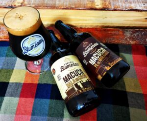 Leia mais sobre o artigo Macuca: Edições limitadas com amendoim e coco da Cerveja Blumenau