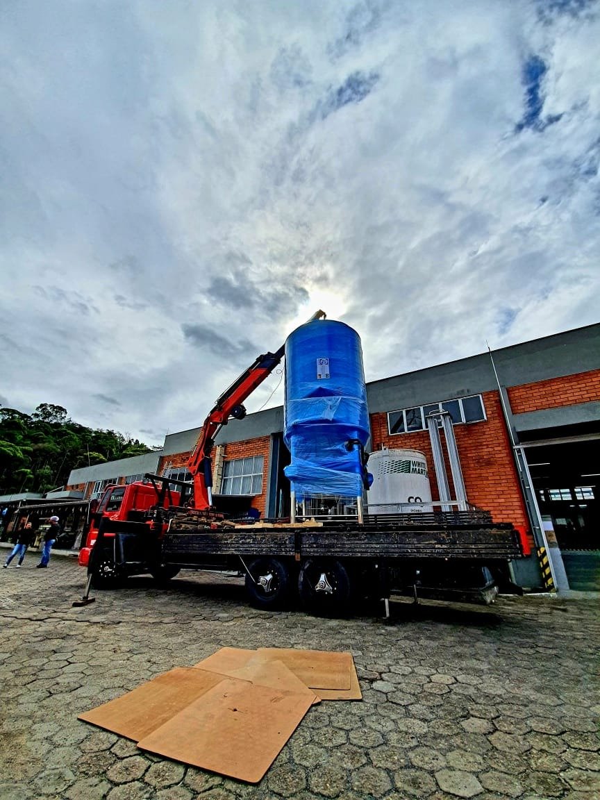 Cerveja Blumenau mira em inovação com implantação de nanocervejaria, envase de latas e adega para barris