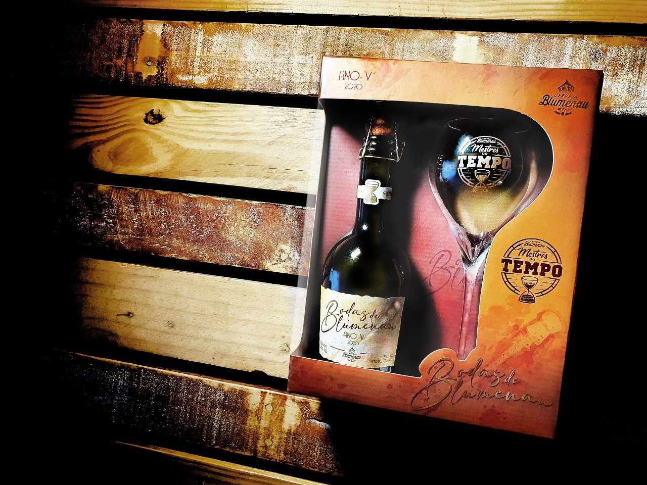 Leia mais sobre o artigo Mestres do Tempo: Cerveja Blumenau lança projeto de rótulos maturados em barril