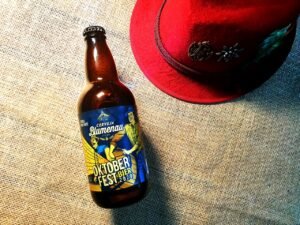 Leia mais sobre o artigo No ano sem Oktoberfest, Cerveja Blumenau lança rótulo para homenagear a festa