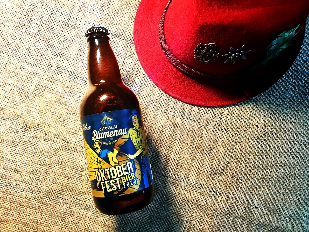 Leia mais sobre o artigo No ano sem Oktoberfest, Cerveja Blumenau lança rótulo para homenagear a festa