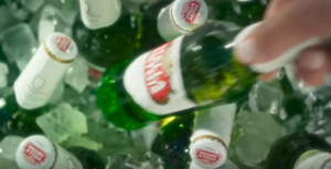 Leia mais sobre o artigo Stella Artois celebra a descontração dos momentos vividos ao redor da mesa