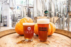Leia mais sobre o artigo Cervejarias Cruls e Corina lançam Seu Abóbora
