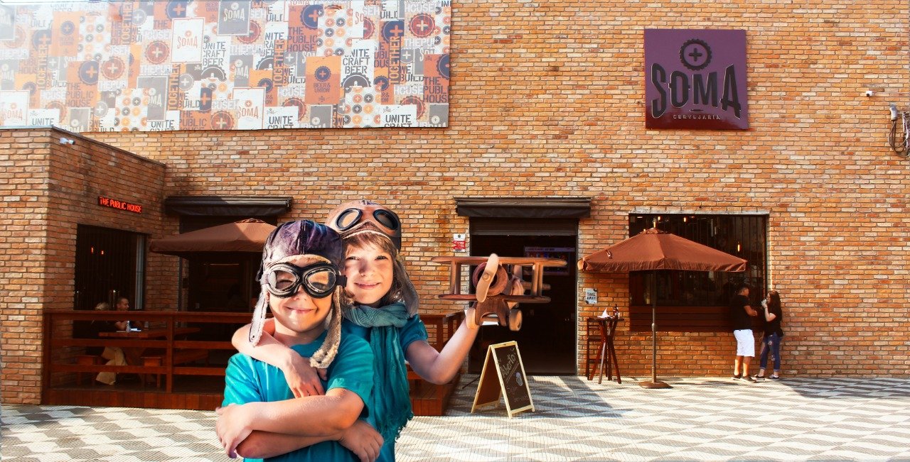 Leia mais sobre o artigo Soma Cervejaria faz doação de chope para arrecadar brinquedos  e livros infantis na Semana da Criança