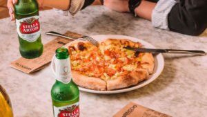Leia mais sobre o artigo Abbraccio e Stella Artois lançam pizzas de cerveja