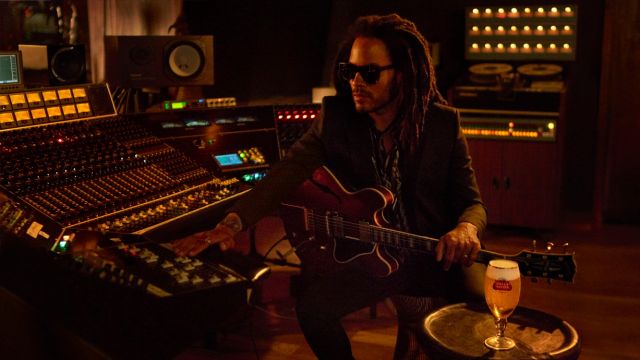 Leia mais sobre o artigo Lenny Kravitz apresenta novo posicionamento global da Stella Artois