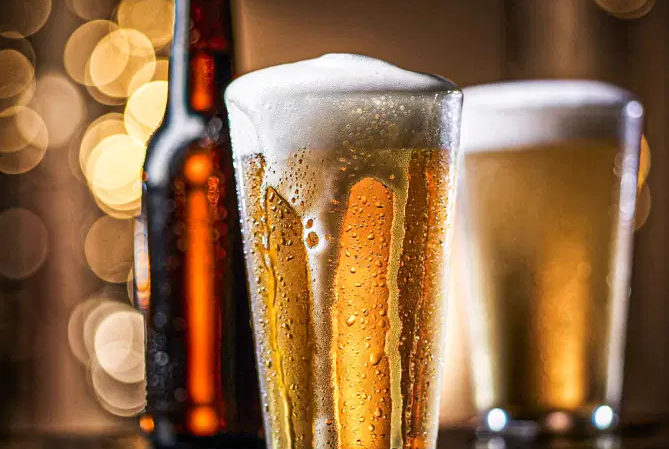 Leia mais sobre o artigo Tá com sede? Selecionamos cinco tipos de cervejas que combinam com o verão