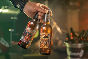 Leia mais sobre o artigo Cerveja Coruja lança as cervejas de 30 anos da banda Angra