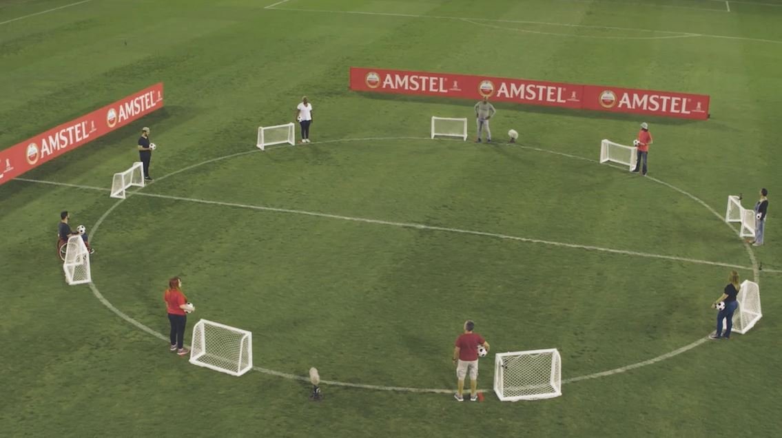 Leia mais sobre o artigo Amstel reúne fãs da Libertadores para reflexão sobre estereótipos