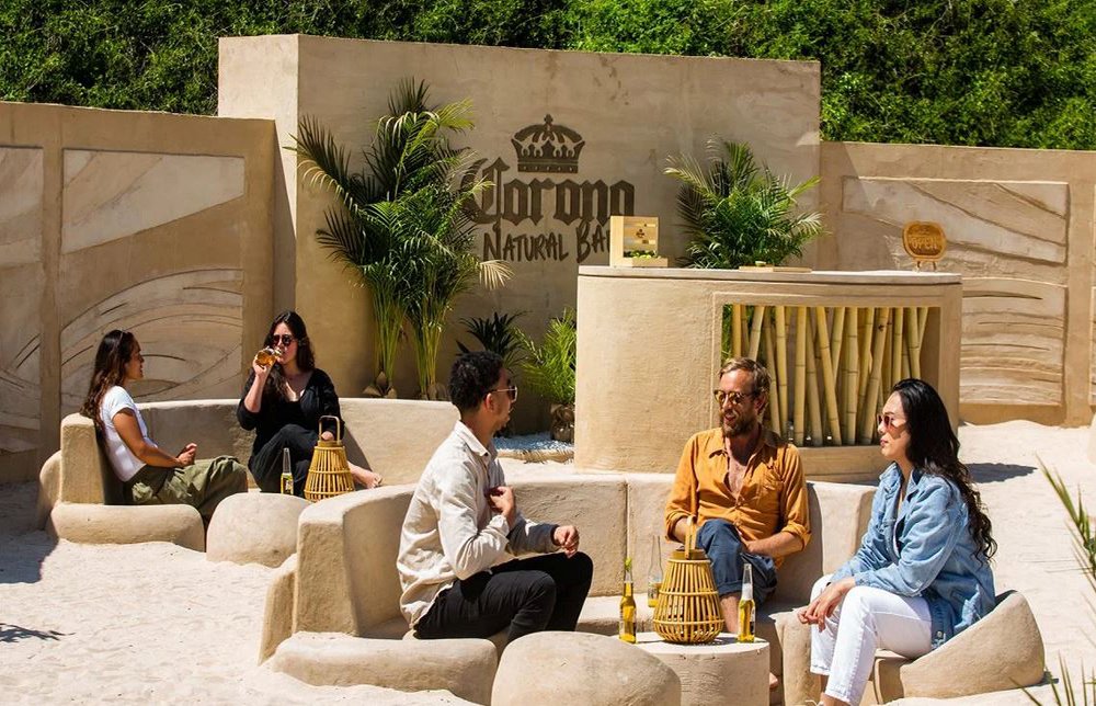 Leia mais sobre o artigo Corona cria bar de praia feito apenas com ingredientes naturais