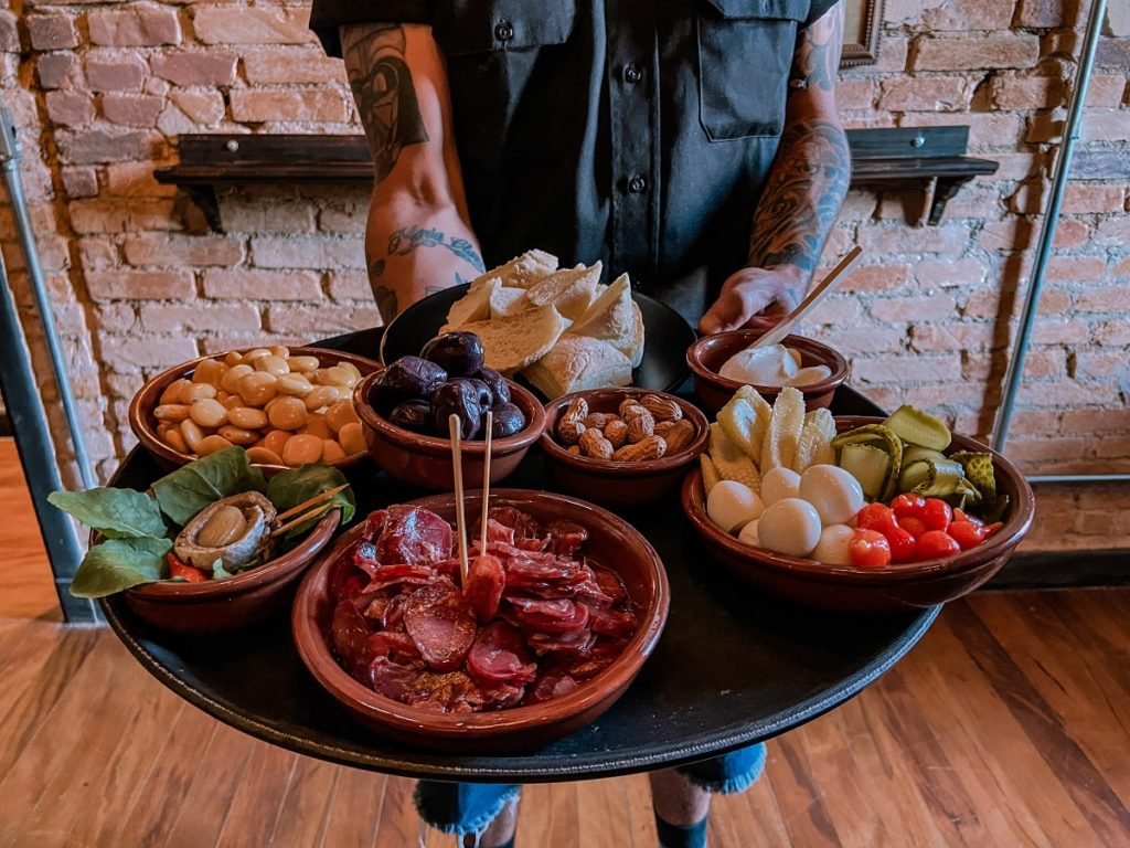 Cervejaria Juan Caloto inaugura Esconderijo: bar inspirado nos filmes clássicos de faroeste - Você Falou Cerveja - Blog Cervejeiro