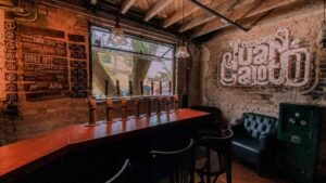 Leia mais sobre o artigo Cervejaria Juan Caloto inaugura Esconderijo: bar inspirado nos filmes clássicos de faroeste