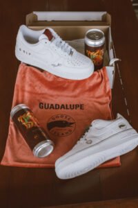 Leia mais sobre o artigo Goose Island e Guadalupe assinam collab com cerveja exclusiva e tênis personalizado