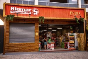 Leia mais sobre o artigo Cerveja Petra reforma fachadas com material reciclado