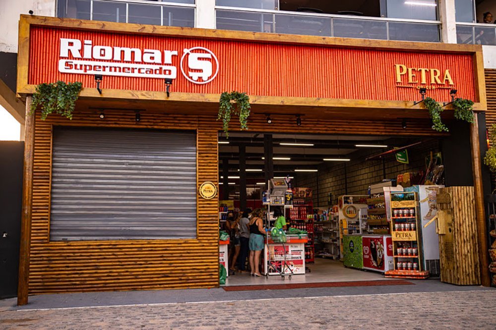 Leia mais sobre o artigo Cerveja Petra reforma fachadas com material reciclado