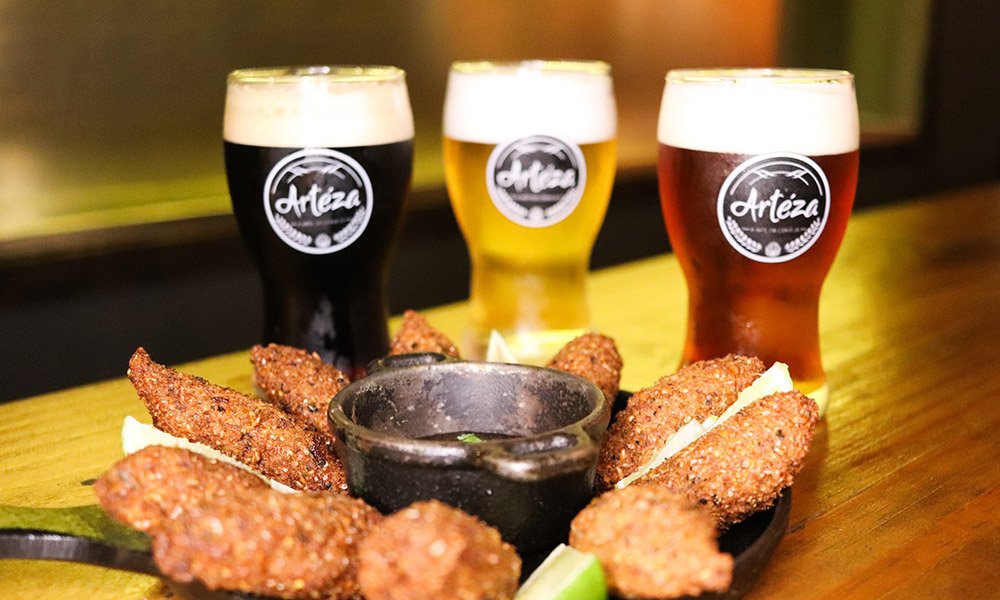 Leia mais sobre o artigo Cervejaria Artéza aposta em cervejas de fabricação própria e novidades no cardápio