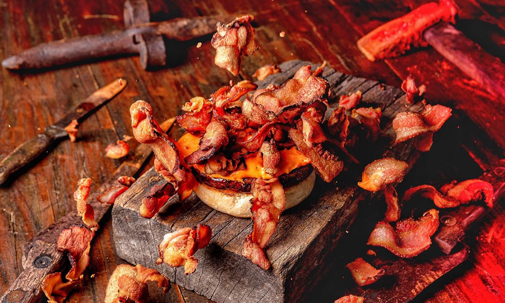 Leia mais sobre o artigo Dia 31 de agosto é dia do bacon: no Porks tem chope de graça pra quem ama Bacon