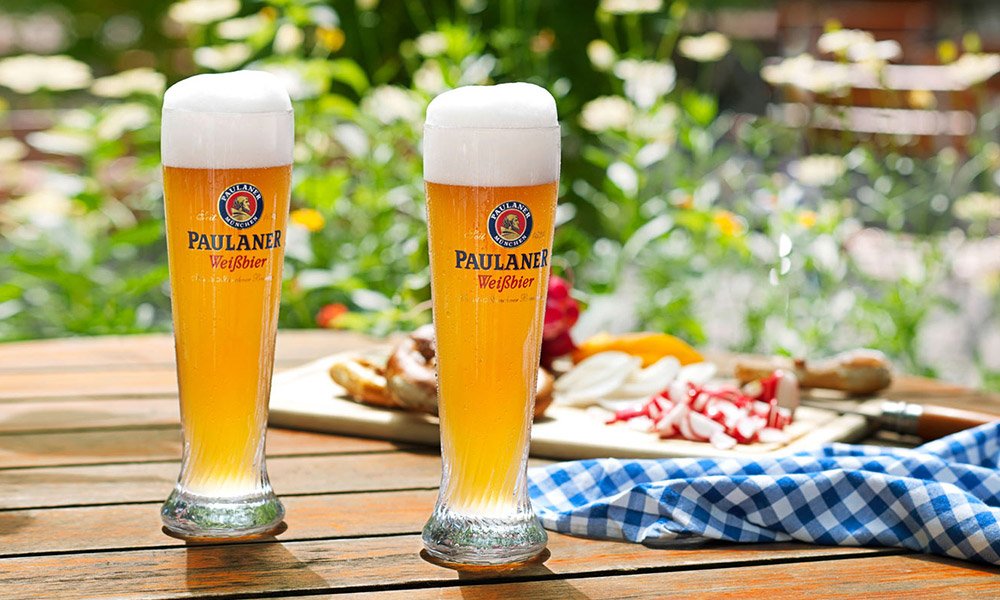 Leia mais sobre o artigo Oktoberfest no The Blue Pub tem cervejas, brindes e happy hour