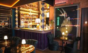 Leia mais sobre o artigo Telefone Speakeasy, ‘bar secreto’, abre as portas em SP