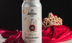 Leia mais sobre o artigo Dona Patroa, da Cerveja Blumenau, leva ouro e prêmio de melhor cerveja brasileira