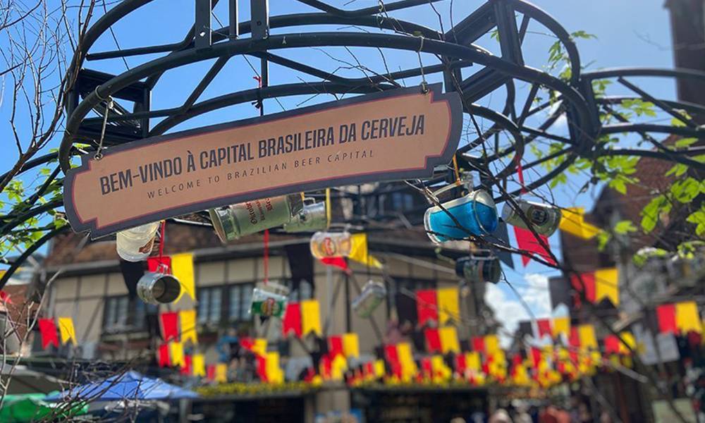 Leia mais sobre o artigo Blumenau recebe a Semana da Cerveja Brasileira de 5 a 11 de março