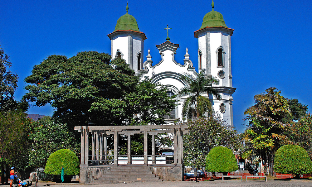 Leia mais sobre o artigo Cervejaria Loba apresenta Samba Rock Santerê e agita praça Duque de Caxias