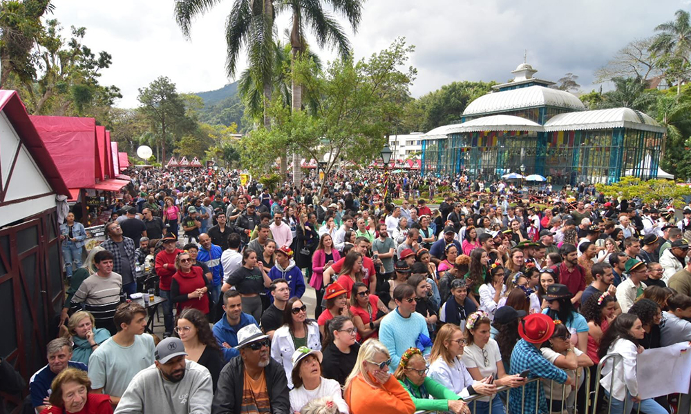 Leia mais sobre o artigo Bauernfest eleita entre os melhores atrativos do Estado do Rio