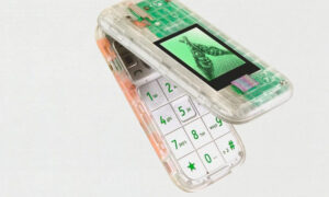 Leia mais sobre o artigo Heineken lança o Boring Phone, celular que promove a socialização