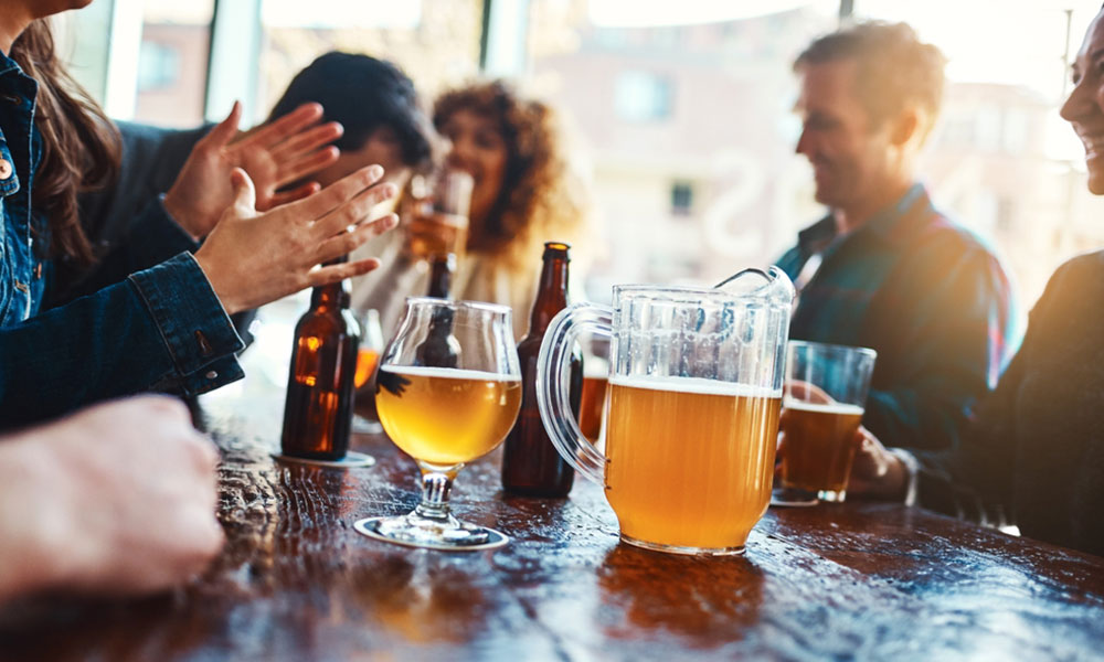 Leia mais sobre o artigo O boom das cervejas premium no Brasil: entenda como a categoria ganhou a preferência dos consumidores