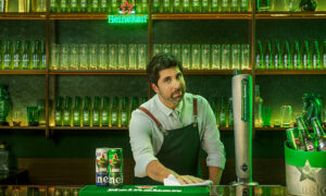 Leia mais sobre o artigo Heineken cria “bar digital” para brindar minissérie Senna, da Netflix
