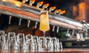 Leia mais sobre o artigo Beer Island Tap House lança carta de drinks assinada por Laércio Zulu
