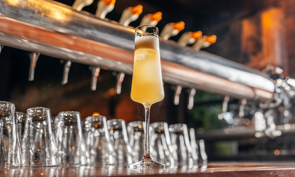 Leia mais sobre o artigo Beer Island Tap House lança carta de drinks assinada por Laércio Zulu