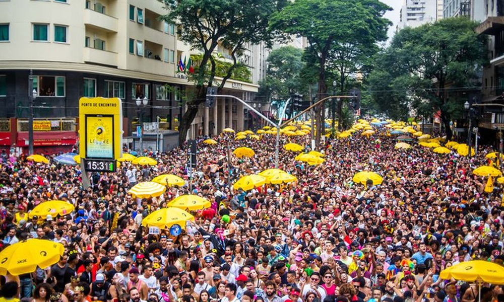 Carnaval 2025: ABRABE distribui garrafas de água em blocos da capital - Você Falou Cerveja - Blog Cervejeiro