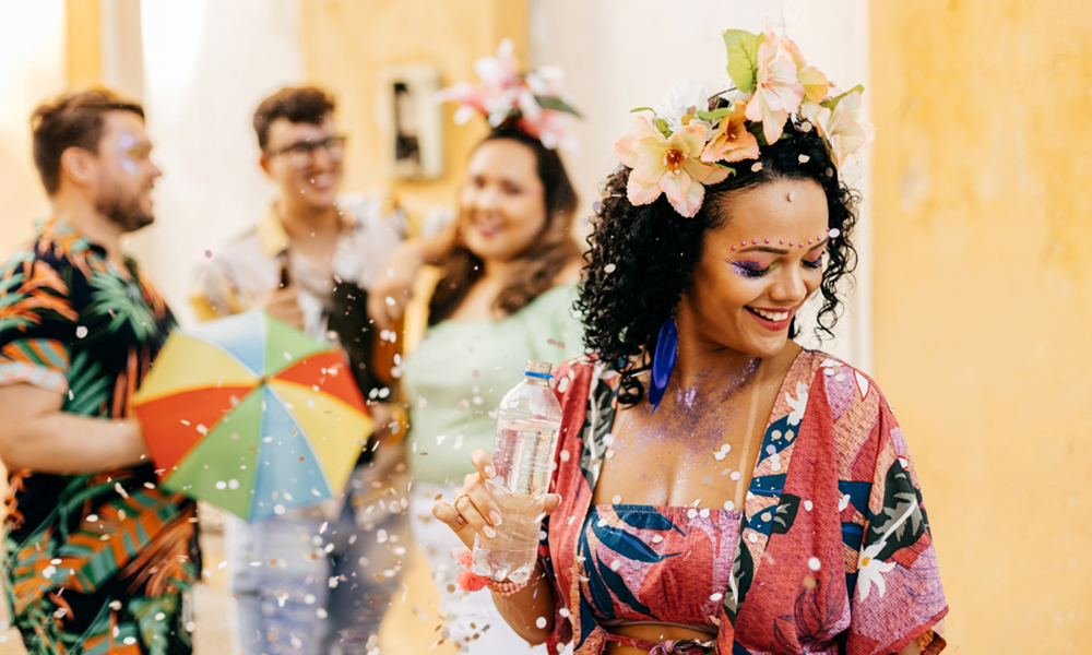 Leia mais sobre o artigo Carnaval 2025: ABRABE distribui garrafas de água em blocos da capital