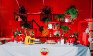 Leia mais sobre o artigo Vem Pra Roda: Amstel lança música com Marcelo D2 e reforça presença no samba em 2025