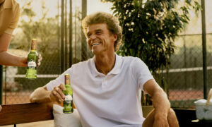 Leia mais sobre o artigo Stella Artois e Guga Kuerten celebram a história do tênis