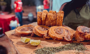 Leia mais sobre o artigo Torresmo Fest retorna a Rio Preto com entrada gratuita, shows ao vivo e o melhor da gastronomia suína