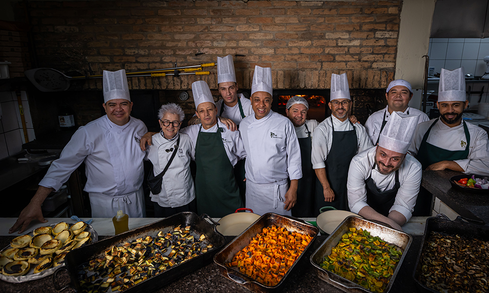Leia mais sobre o artigo Praça São Lourenço celebra 20 anos e fortalece sua gastronomia no forno a lenha