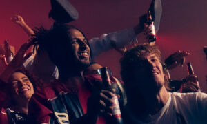 Leia mais sobre o artigo Budweiser presenteia os fãs mais apaixonados do mundo e lança Bud Live no Brasil