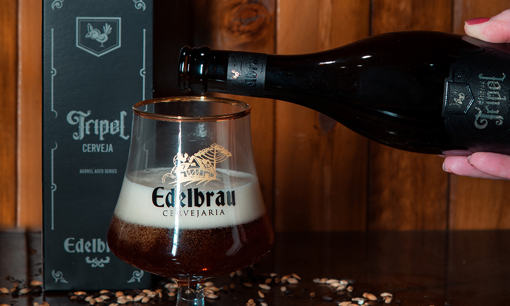 Leia mais sobre o artigo Edelbrau aposta em cerveja Tripel envelhecida em barris de carvalho americano
