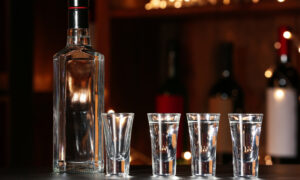 Leia mais sobre o artigo Nota oficial ABCF e FHORESP sobre crise de intoxicações por metanol em bebidas