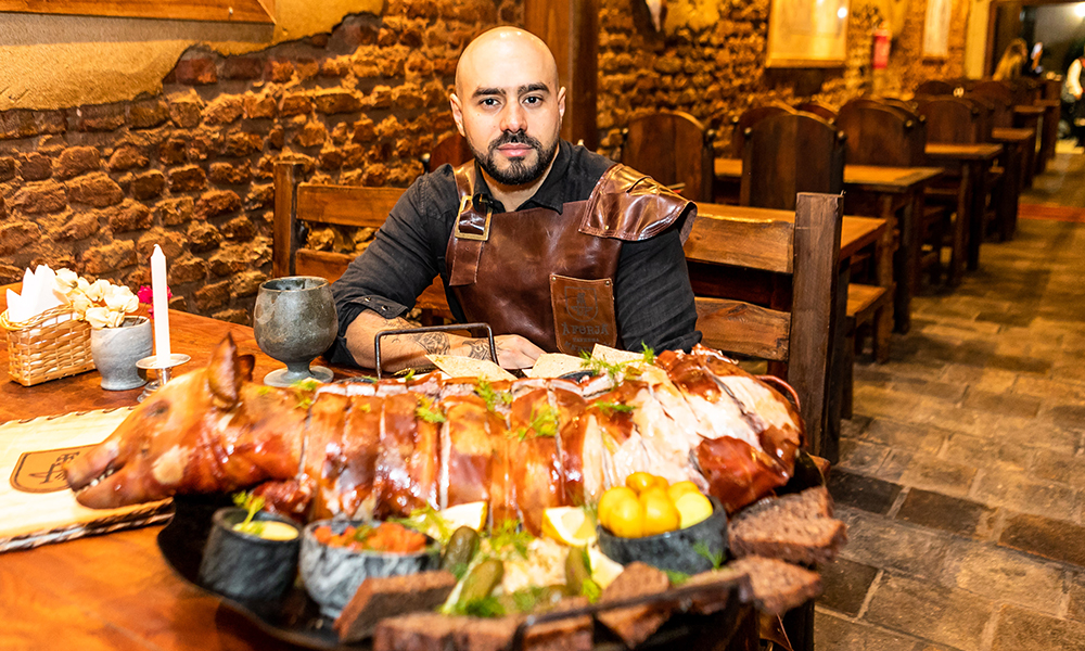 No momento, você está visualizando Carnaval da Forja Taverna: A Folia Encontra o Aço e o Fogo em Belo Horizonte
