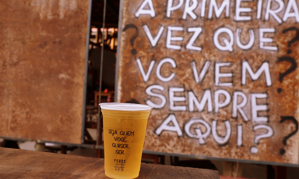 Leia mais sobre o artigo Porks da Praça Tiradentes: Bar homenageia Tiradentes cortando imposto de chope