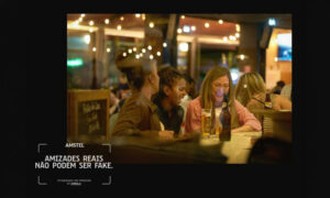 Leia mais sobre o artigo Amstel: Campanha global com momentos reais no bar