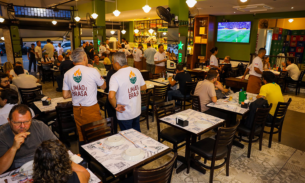 Leia mais sobre o artigo Limão & Brasa entra no clima da Copa com rodada de chopp grátis a cada gol do Brasil