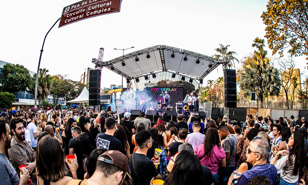 Festival Ô Dia da Cerveja na Praça José Mendes Jr. em Belo Horizonte com cervejas artesanais e rock.