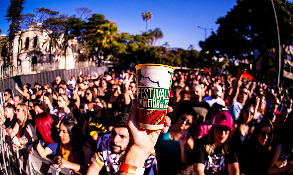 Leia mais sobre o artigo Festival “Ô Dia da Cerveja”: Rock e Rótulos de Elite na Praça José Mendes Jr.
