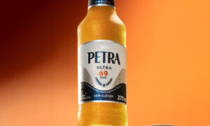 Leia mais sobre o artigo Petra reposiciona a marca para valorizar cerveja premium à brasileira